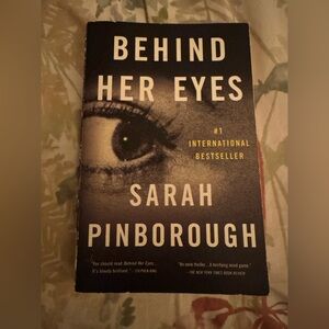 Behind Her Eyes Paperback Book by Sarah Pinborough